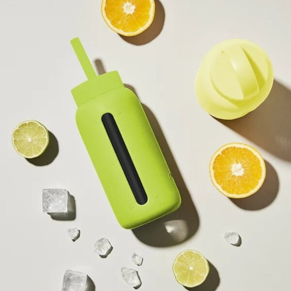 Silikonové brčko s čistícím kartáčkem/s víčkem Electric Lime – Muuki