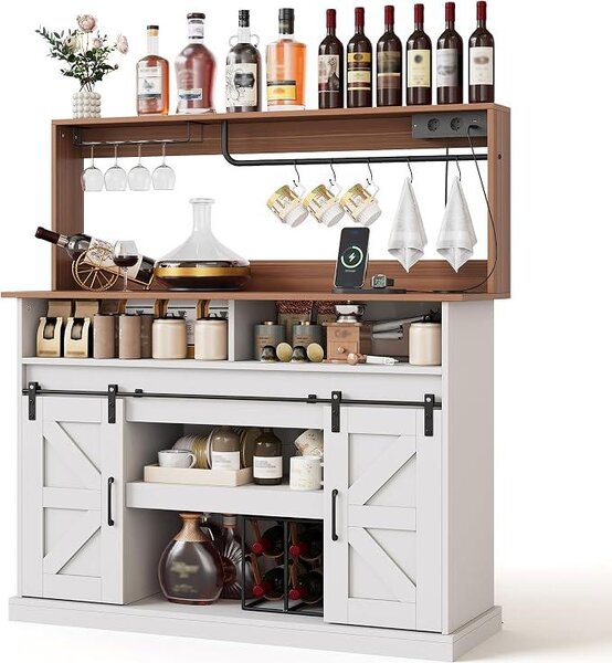 Vysoká skříň s posuvnými dveřmi a zásuvkami, 120 cm. Kávový bar s úložným prostorem, držáky na sklenice a 2 zásuvkami AC a 2 USB porty. Multifunkční kuchyňská skříň vhodná do kuchyně i obývacího pokoje