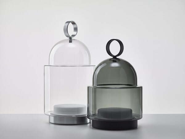 Venkovní designová lampa Brokis Dome Nomad Small PC1265, IP44 Povrch Montury: Nerezová ocel - broušená, Barva skla: Šedá kouřová - transparentní sklo, Dekor skla: Bez dekoru