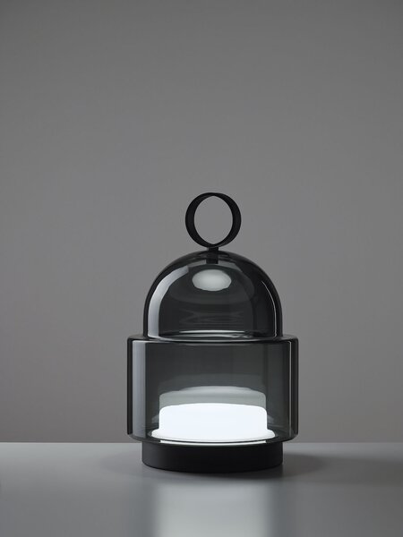 Venkovní designová lampa Brokis Dome Nomad Small PC1265, IP44 Povrch Montury: Nerezová ocel - broušená, Barva skla: Šedá kouřová - transparentní sklo, Dekor skla: Bez dekoru