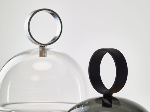 Venkovní designová lampa Brokis Dome Nomad Small PC1265, IP44 Povrch Montury: Nerezová ocel - broušená, Barva skla: Šedá kouřová - transparentní sklo, Dekor skla: Bez dekoru