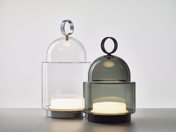 Venkovní designová lampa Brokis Dome Nomad Small PC1265, IP44 Povrch Montury: Nerezová ocel - broušená, Barva skla: Šedá kouřová - transparentní sklo, Dekor skla: Bez dekoru