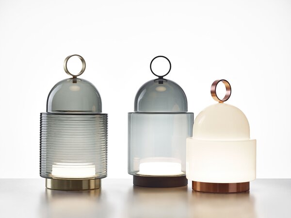 Venkovní designová lampa Brokis Dome Nomad Small PC1265, IP44 Povrch Montury: Nerezová ocel - broušená, Barva skla: Šedá kouřová - transparentní sklo, Dekor skla: Bez dekoru