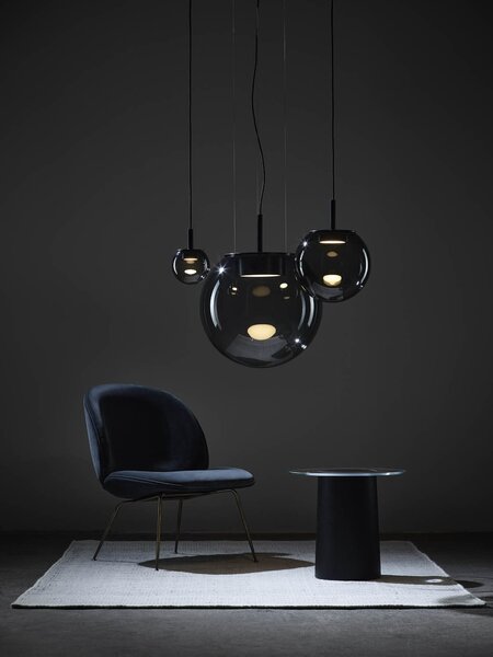 Designová závěsné svítidlo Brokis Orbis PC1290, ø 30cm Povrch Montury: kov - černý matný komaxit (CCS846), Barva skla: světle růžová - transparentní sklo (CGC46), Povrchová úprava baldachýnu: kov - černý matný komaxit (CCSC619)
