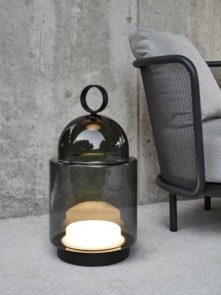 Venkovní designová lampa Brokis Dome Nomad Large PC1266, IP44 Povrch Montury: Nerezová ocel - broušená, Barva skla: Šedá kouřová - transparentní sklo, Dekor skla: Bez dekoru