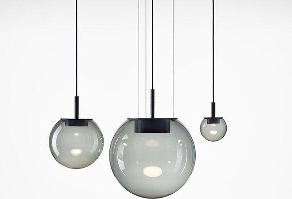 Designová závěsné svítidlo Brokis Orbis PC1290, ø 30cm Povrch Montury: kov - černý matný komaxit (CCS846), Barva skla: světle růžová - transparentní sklo (CGC46), Povrchová úprava baldachýnu: kov - černý matný komaxit (CCSC619)