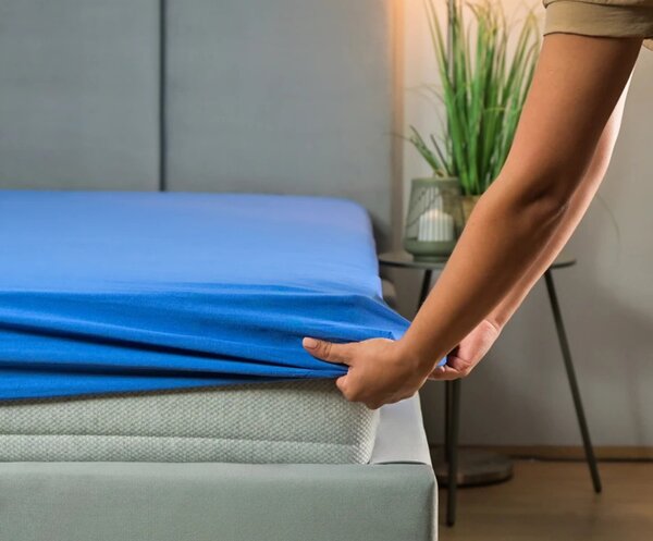 Prostěradlo JERSEY s gumou 80x200 cm MODRÁ 100% bavlna