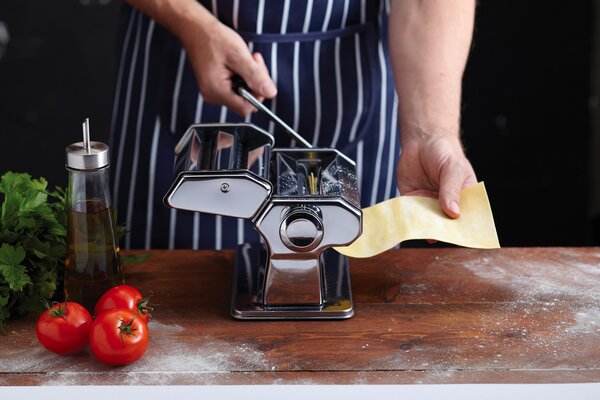 Strojek na těstoviny KitchenCraft Italian Deluxe Double Cutter KCMACH2