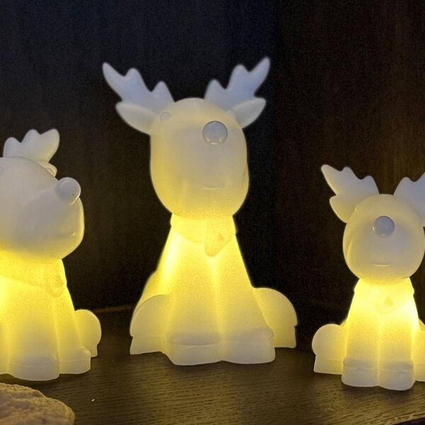 SIRIUS LED svítící sob Naja voskový na baterie CR2450, výška 11,6 cm, bílý