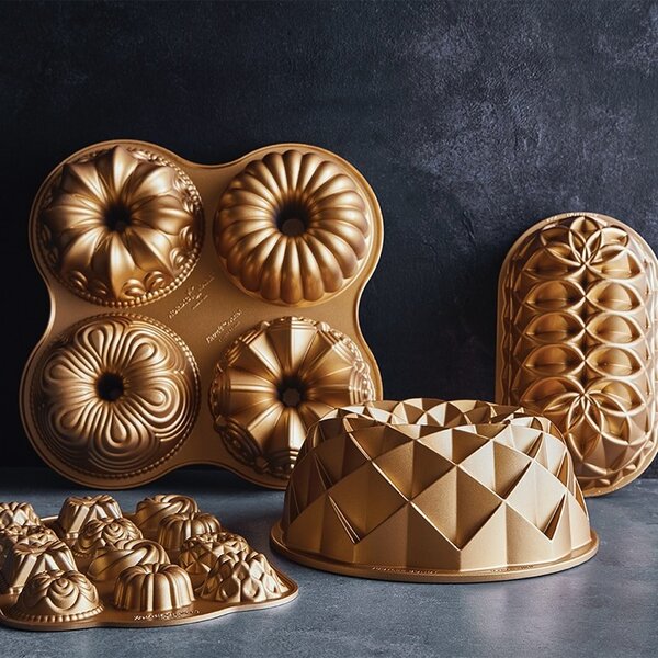 Nordic Ware forma na mini bábovky Premium, 12 formiček, zlatá