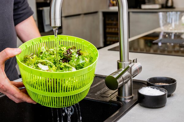 Odstředivka na salát KitchenCraft 25 cm KCSALSPIN