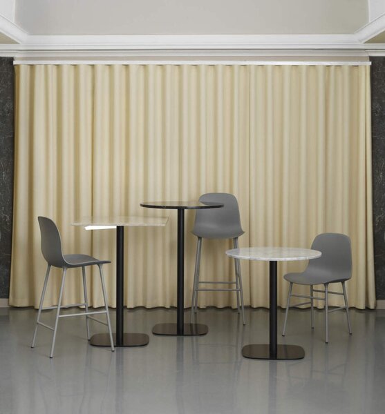 Normann Copenhagen Barová židle s opěrkou Form 65 cm, light grey