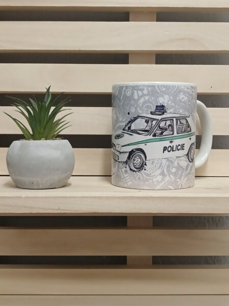 Hrnek 10.01 policie