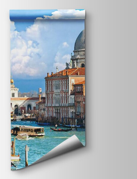 Fototapeta Vodní cesta s loděmi a budovami v pozadí, Architektonické fototapety, Populární fototapety, u58103 - Tapeko.co.cz