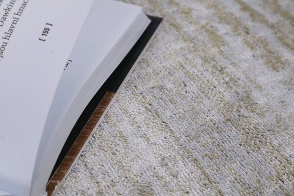 Devos Caby (DC Carpets), TRHÁK: Kusový koberec Isphahan 84585 Cream/Sand, 67x110, béžová, ložnice