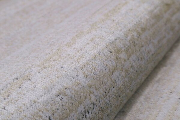 Devos Caby (DC Carpets), TRHÁK: Kusový koberec Isphahan 84585 Cream/Sand, 67x110, béžová, ložnice