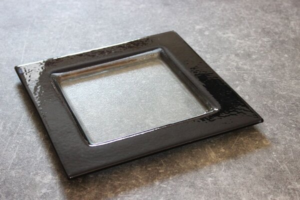 BDK-GLASS Čtvercový skleněný talíř BORDER 25x25cm - černý