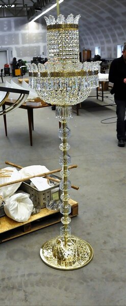 Vysoká stojací lampa ve stylu Terezie s motivem palmových listů a košíkem ze štrassových kamenů Pj75190-10