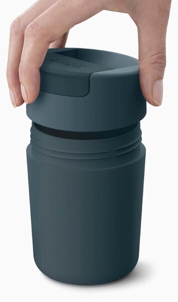 Joseph Joseph Modrý plastový cestovní hrnek Sipp 340 ml