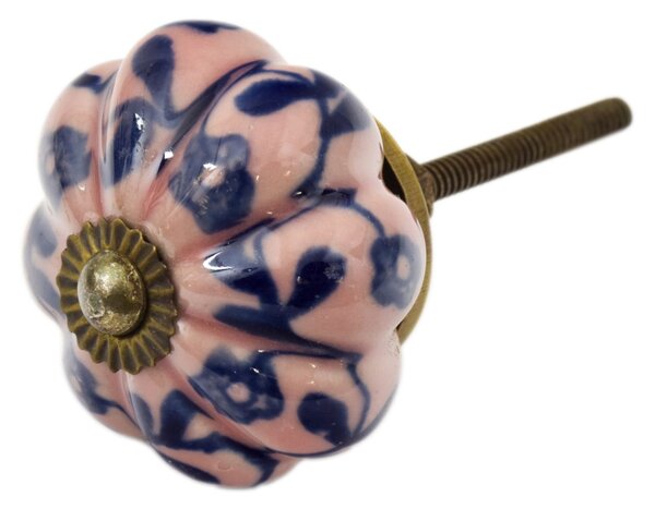 Malovaná porcelánová úchytka na šuplík, růžová s modrými květy