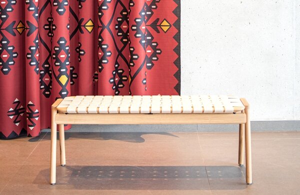 -25 % Dny MOMENTI– Gazzda Bílá dubová lavice Klupa 120 cm s výpletem