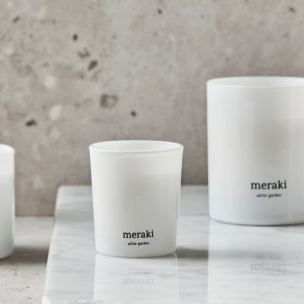 Set dvou sójových vonných svíček Meraki White Garden