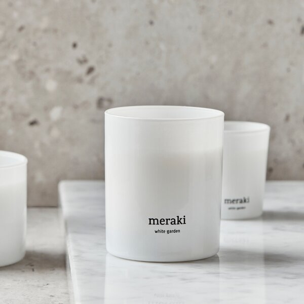 Sójová vonná svíčka Meraki White Garden 200 g