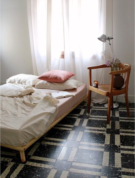 Jednolůžková postel z borovicového dřeva s roštem 90x200 cm Senza – Karup Design