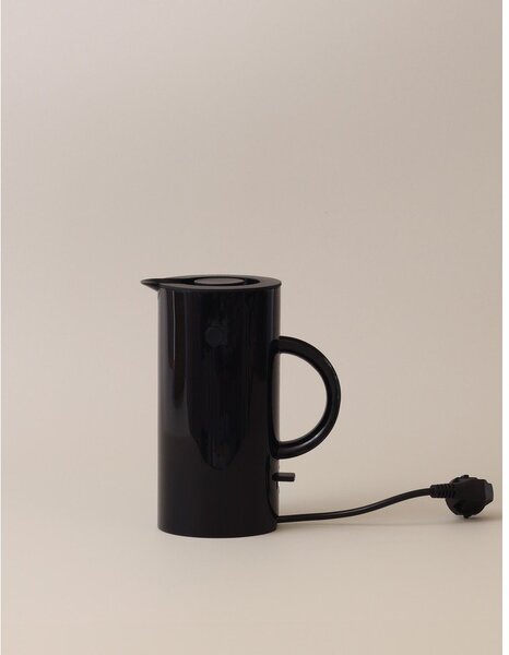Černá plastová rychlovarná konvice 500 ml EM77 – Stelton