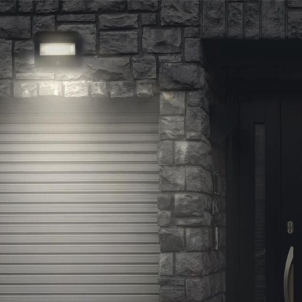 Výkonný solární LED reflektor s čidlem pohybu 15W 1300lm denní, vyměnitelný akumulátor, DO