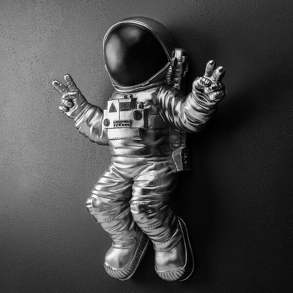 Wallity Nástěnná dekorace Astronaut stříbrná/černá