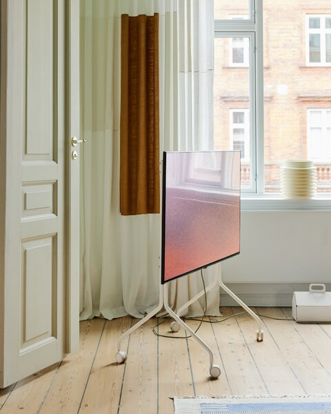 Designový stojan na televizi Moon Rollin' Pearl
