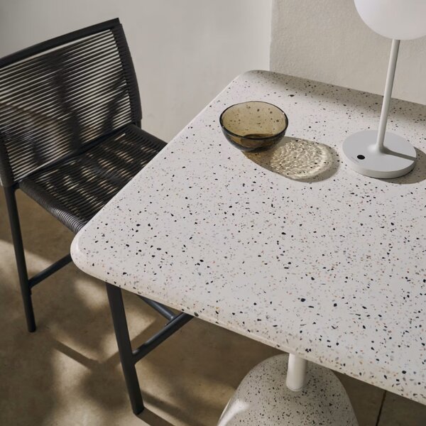 Bílý terrazzo zahradní barový stůl Kave Home Saura 70 x 70 cm