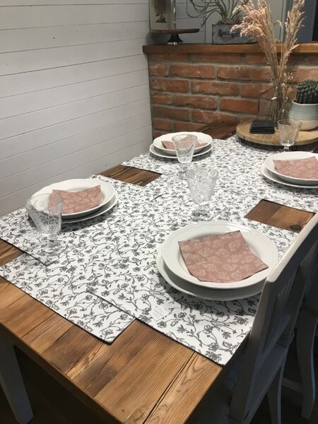 Dekorativní běhoun na stůl Barva: Bílá