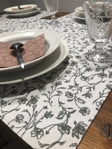 Vzorované prostírání Barva: Bílá