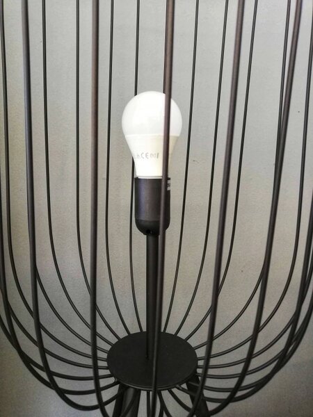 Kovová černá lampa Velikost: Střední