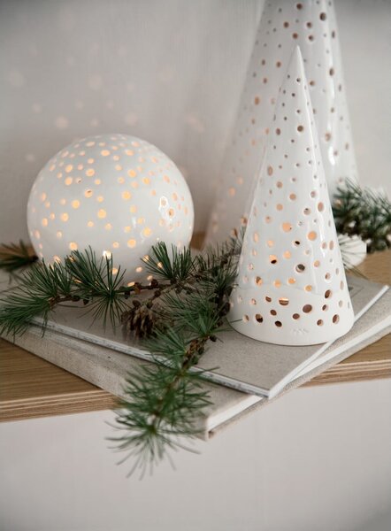 Bílý vánoční svícen z kostního porcelánu Kähler Design Nobili, výška 19 cm