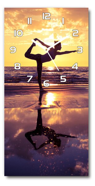 Nástěnné skleněné hodiny Joga na pláži pl_zsp_30x60_f_98847992