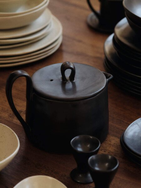 Ferm Living Čajová konvice Flow, black