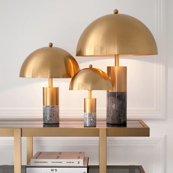 Zlatá kovová stolní lampa Eichholtz Gaio s mramorovou podstavou