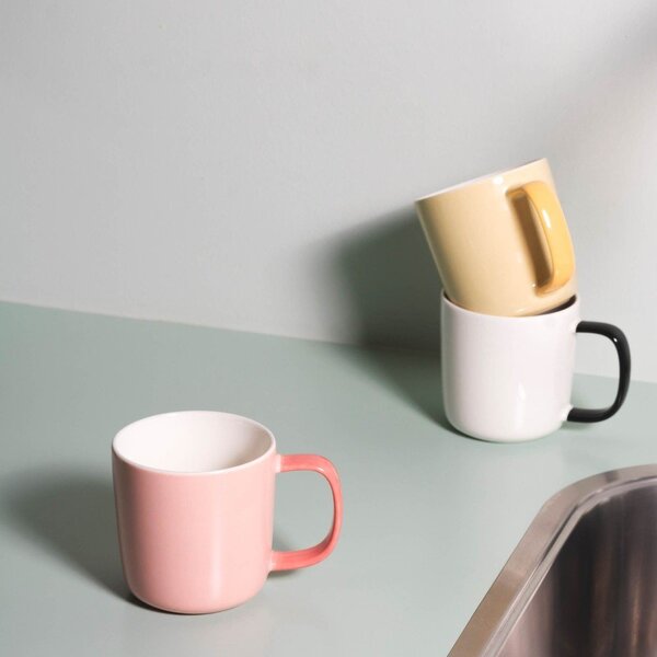 Světle žlutý hrnek z kostního porcelánu 370 ml Mae – ONA