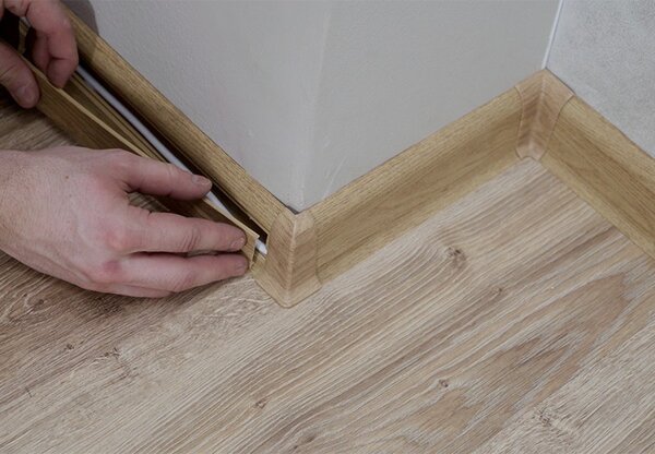 Obvodová soklová lišta plastová (pro PVC a vinyl) hikor pasadena - 250cm