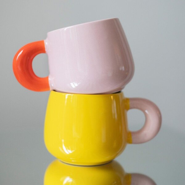 Růžový hrnek z kostního porcelánu 470 ml Coco – ONA
