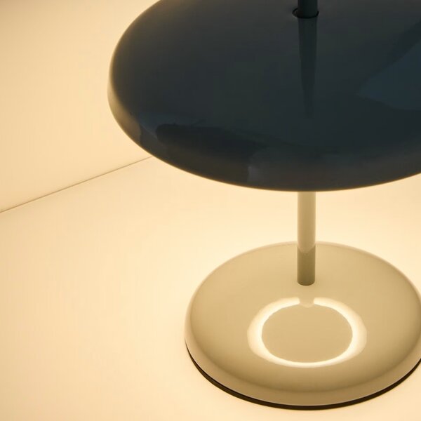 Kave Home Zelená kovová nabíjecí LED lampa Porte