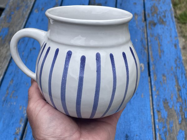 Velký keramický hrnek Buclák modré nebe 0,9 l Modrobílý hrnek na čaj a kávu s objemem 0,9 l