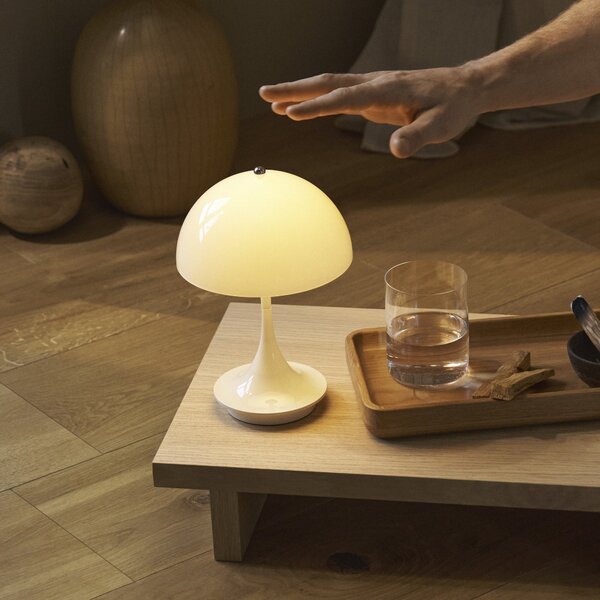 LOUIS POULSEN Přenosná lampa Panthella 160, Opal beige