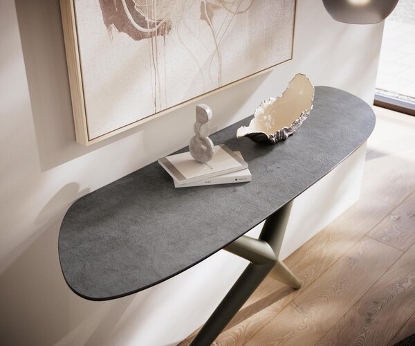 DELIFE Konzolový stůl Edge organický 140×40 cm keramika beton šedá Estelo kov titanová barva
