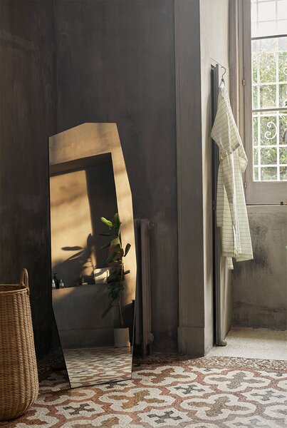 Ferm Living designové zrcadla Shard Free Standing Mirror (165 x 57 cm)