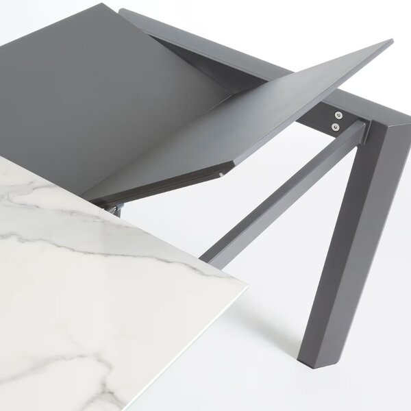 Bílý porcelánový rozkládací jídelní stůl Kave Home Axis II. 120/180 x 80 cm s tmavou podnoží