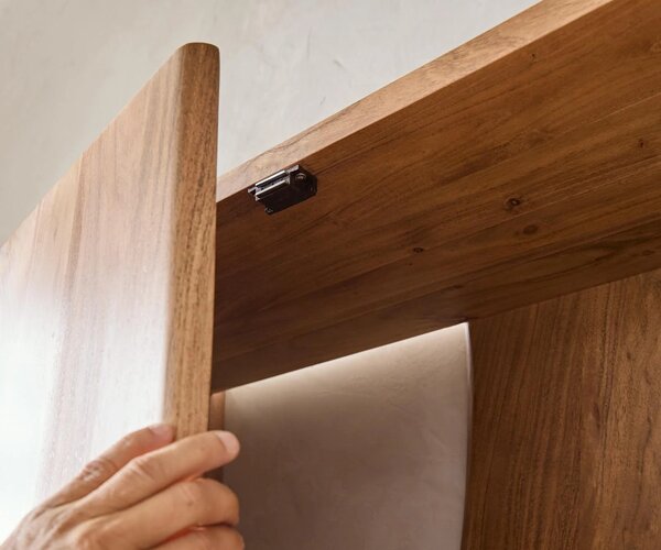 DELIFE Regál Live-Edge 140x195 cm akácie přírodní 2 dvířka